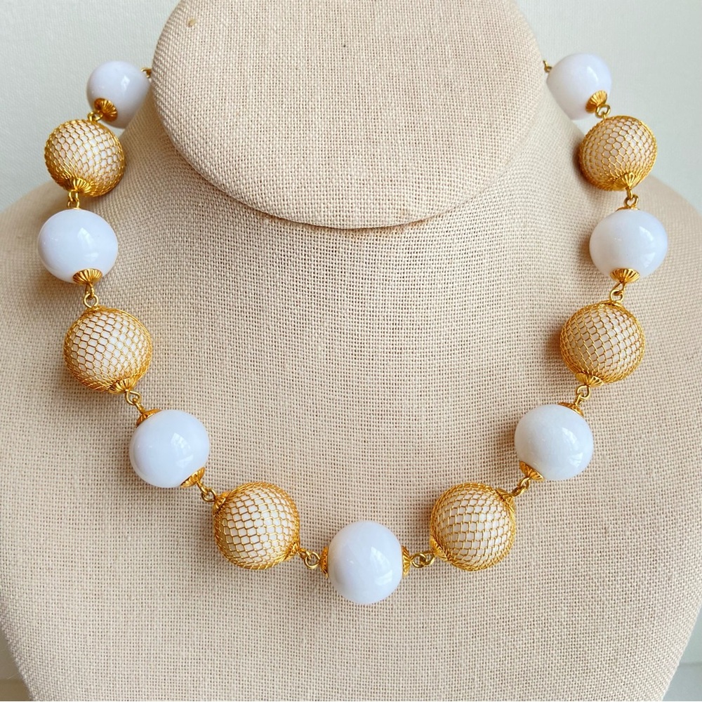 Alternating goldtone metal mesh over white acrylic beads single strand necklace